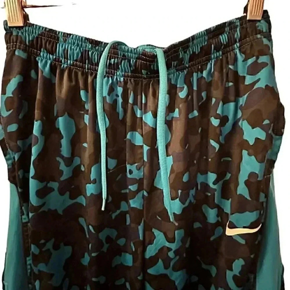 NIKE DRI-FIT BLUE CAMO ATHLETIC/ BASKETBALL SHORTS Size MEDIUM - Picture 4 of 7